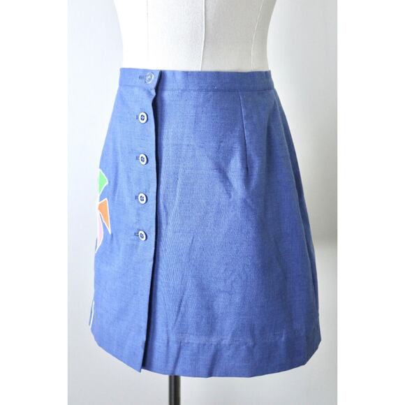 Vintage 1960s Leon Levin Size XS Skort Pinwheel Appliqué Button Front Skirt Blue - Picture 4 of 9